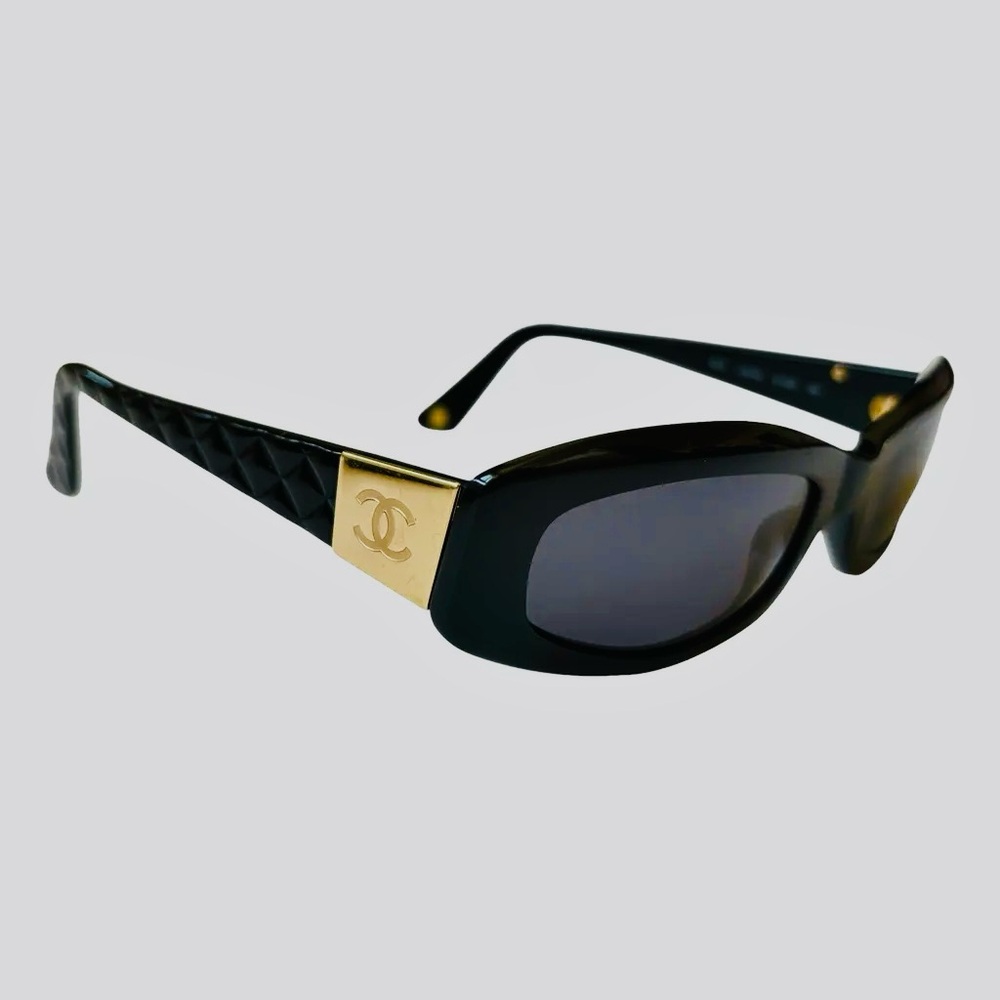 Like New💛CHANEL vintage  Black/ Dark blue Sunglasses with Gold Detail - Picture 3 of 11